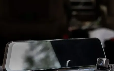 عينك الثالثة على الطريق: أفضل كاميرات خلفية للسيارات والشاحنات لعام 2026