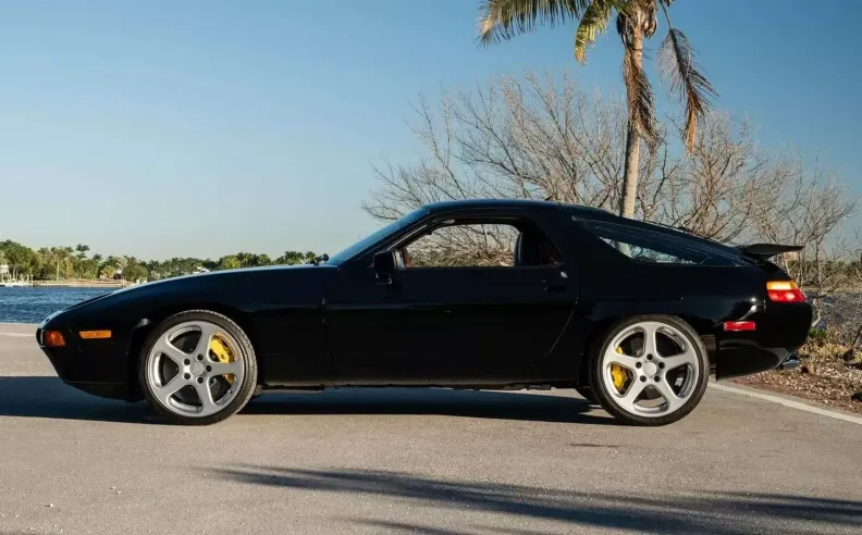 النشأة والتكليف: بصمة سامسونج على هيكل بورشه