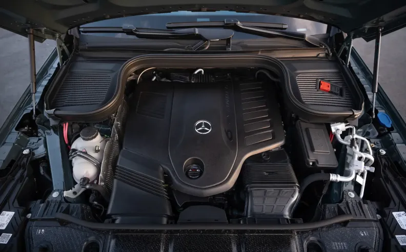 هندسة الأداء: محركات V8 المعدلة ونظام التعليق السحابي