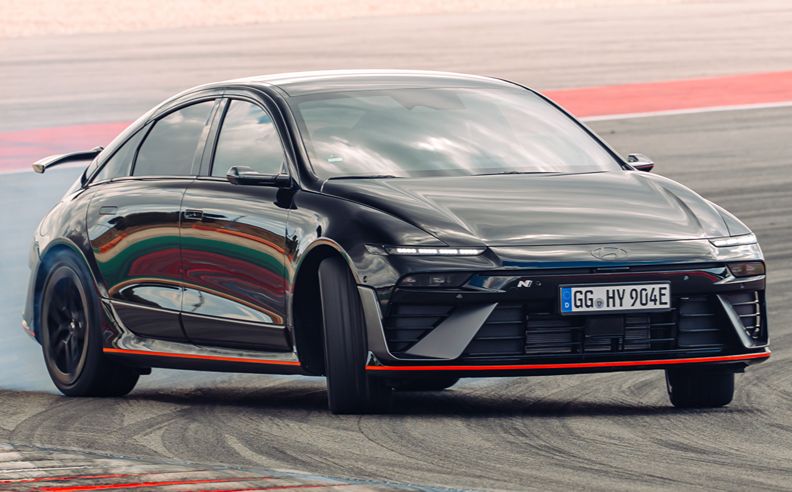 تكريم هيونداي العالمي: تصريحات وقوة الأداء الكهربائي