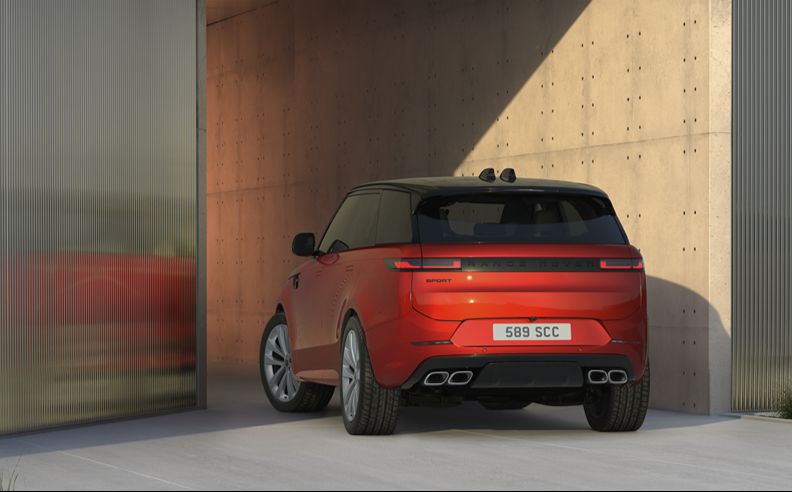 رينج روڤر سبورت: عشرون عامًا من الابتكار والأداء