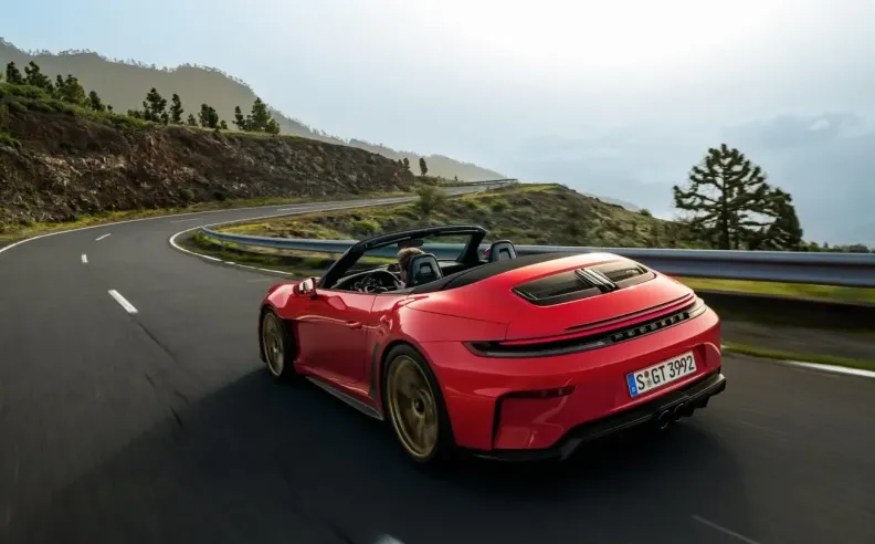 الأداء الميكانيكي: جوهر الـ GT3 في هيكل مكشوف