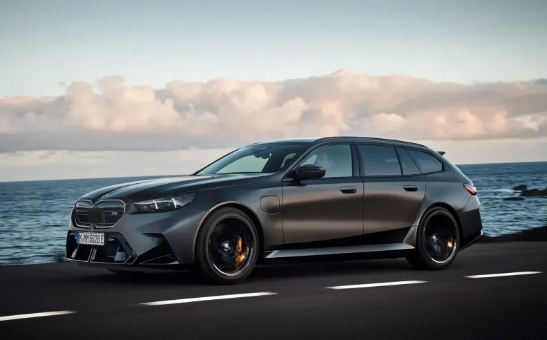 بي إم دبليو M5 Touring: دمج العضلات بالذكاء الهجين