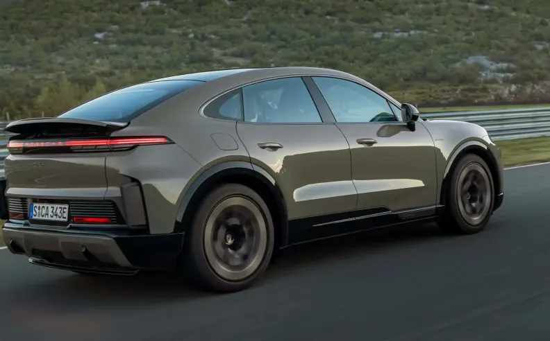 التصميم والديناميكية: انسيابية الكوبيه الثائرة