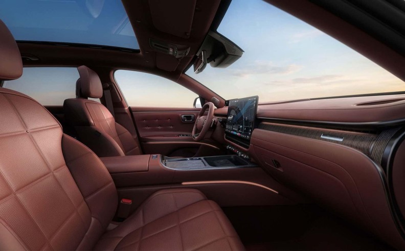 المقصورة الداخلية: ثورة رقمية وفخامة مطلقة