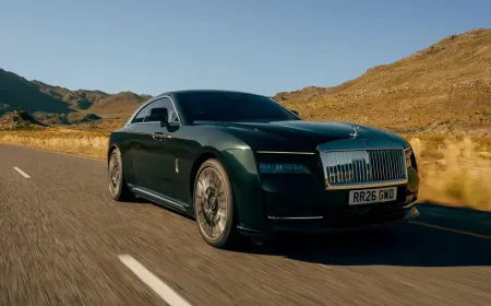 Rolls Royce Spectre II Hides More Than 8000 Lights Inside Its Dashboard