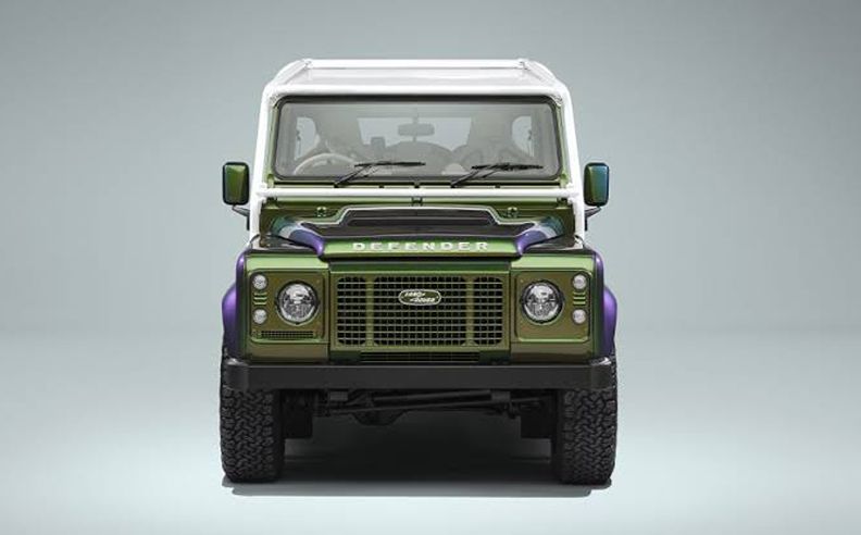 لاند روڤر كلاسيك تكشف عن ديفيندر V8 بتخصيصات حصرية عبر Works Bespoke