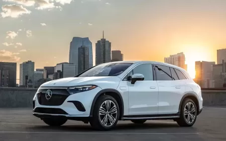 Mercedes-Benz underlines its commitment to an all-electric future at Mobility Live 2023