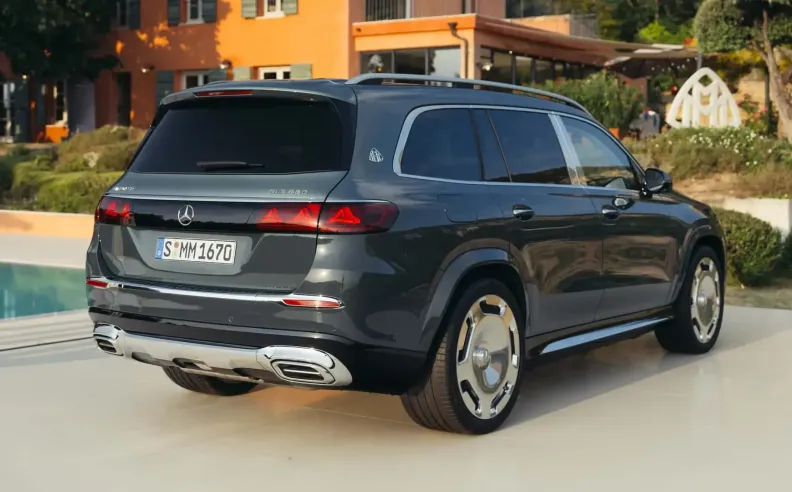 أداء ميكانيكي معزز: محرك V8 ثنائي التوربو بقوة 603 أحصنة