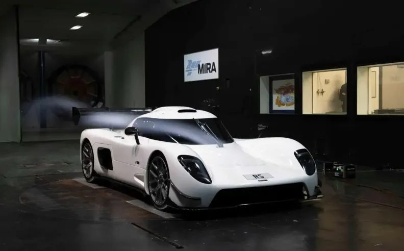 أداء السوبركار الخام: Peregryn GTR بـ 700 حصان تتحدى كورفيت ZR1 في التسارع