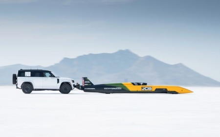 Defender OCTA Launches JCB Hydromax to Land Speed Record Glory