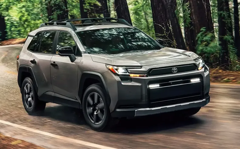 تعزيز قدرات الطرق الوعرة: تويوتا RAV4 الهجينة تحصل على أنماط قيادة أكثر شراسة