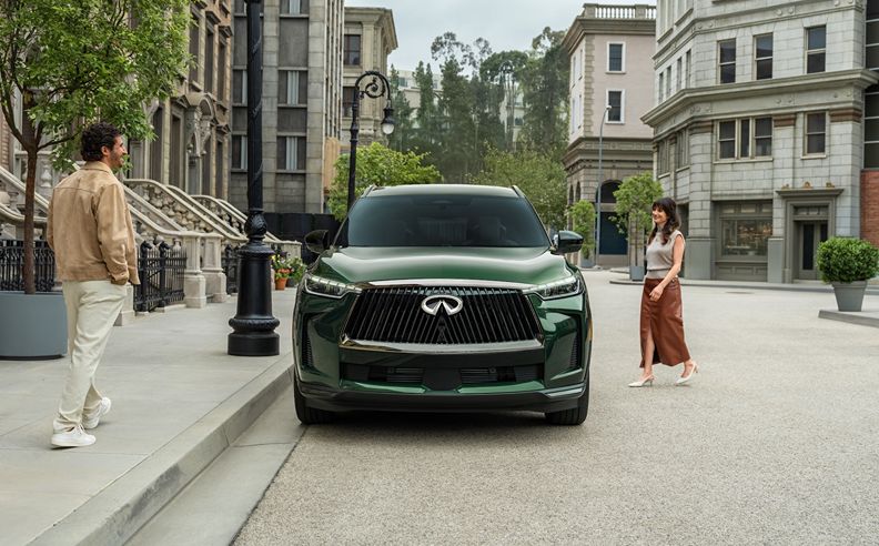 كيف توازن إنفينيتي QX60 بين الفخامة والأداء العملي
