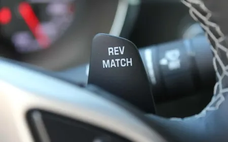 تقنية Rev Matching في السيارات اليدوية: كيف تعمل وما أهميتها لتوازن المركبة؟