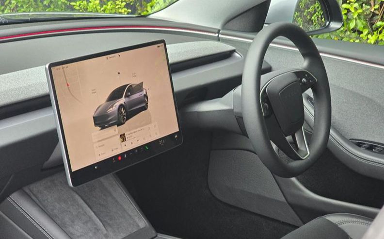 Grok يوسّع تجربة الذكاء الاصطناعي داخل سيارات Tesla