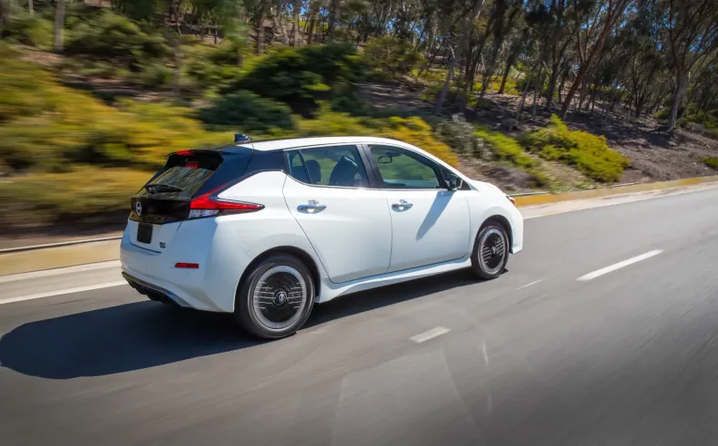 ليف تدعم السائق عبر عدة وسائل