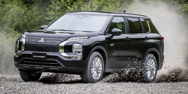 أسطول سيارات ميتسوبيشي 2023