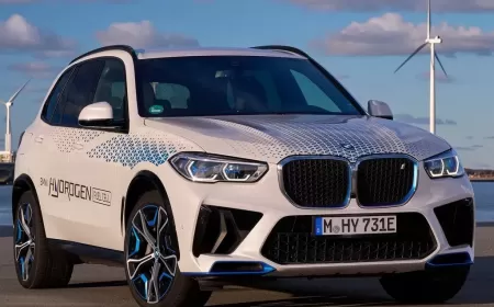 BMW iX5 Hydrogen pilot fleet makes its Middle East debut at the unveiling of MYNM’s first ‘Retail.Next’ showroom in the Kingdom