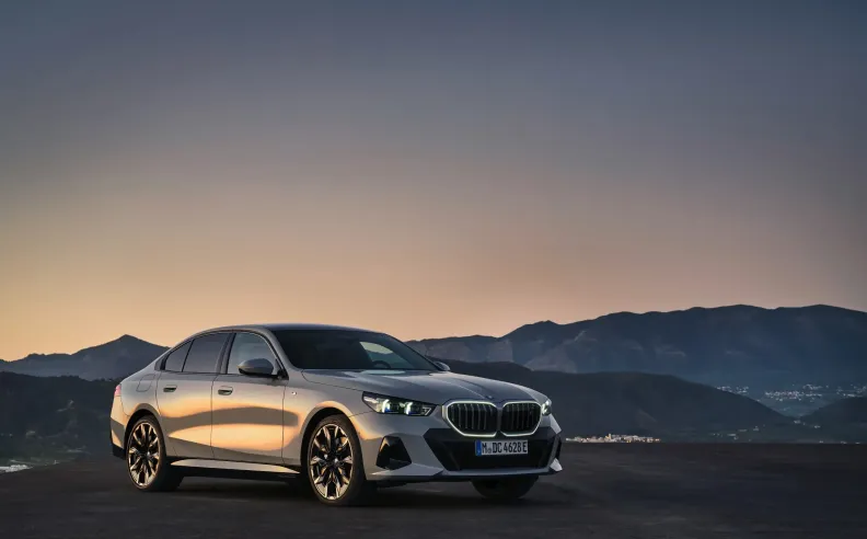 سيارة BMW M60 xDrive الكهربائية بالكامل تتربّع على قمّة الطرازات