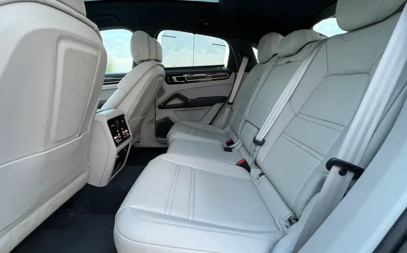 المزيد من الراحة والتكنولوجيا في داخلية بورشه كايين جي تي اس 2023