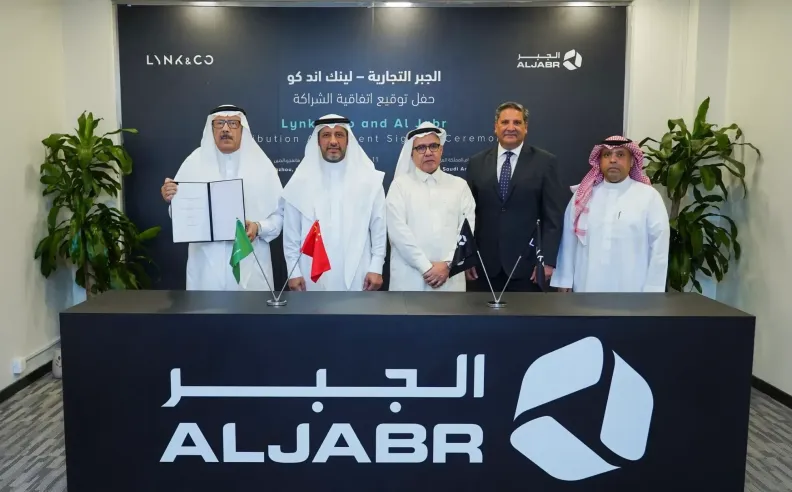 موديلات لينك اند كو في صالات عرض الجبر