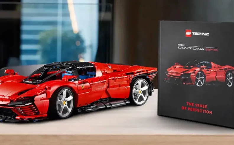 فيراري دايتونا SP3 المصنوعة من الليجو