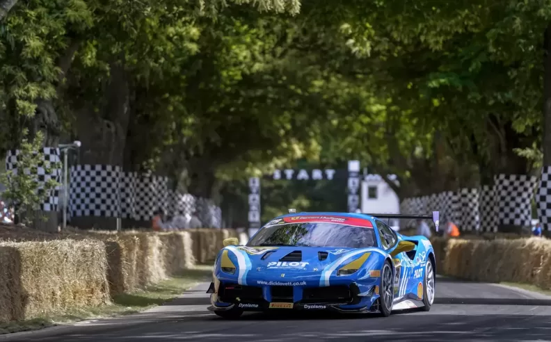 Ferrari 488 Challenge and Porsche 911 GT2 RS Clubsport 