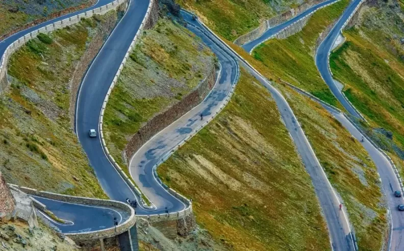 Passo del Stelvio: The Enchanting Alpine Experience