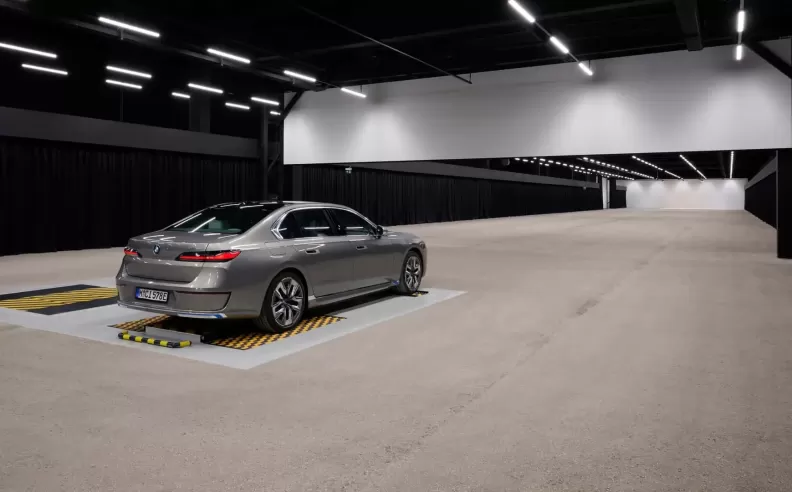 A Symphony of Light and Performance: Day and Night Simulation