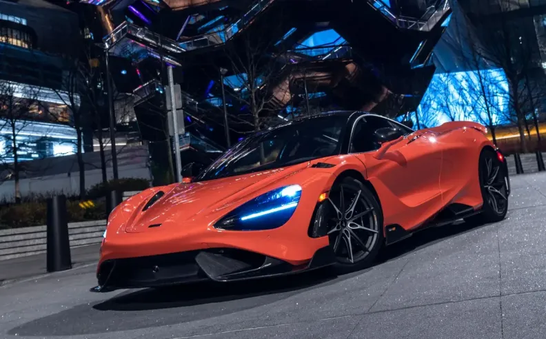 ماكلارين 765LT