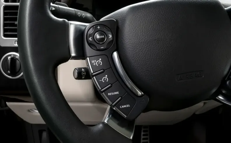 مميزات وعيوب مثبت السرعة