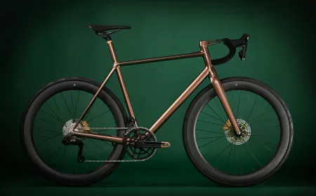 أستون مارتن تكشف عن دراجتها الهوائية المخصصة والمعتمدة على أحدث التقنيات المبتكرة في العالم