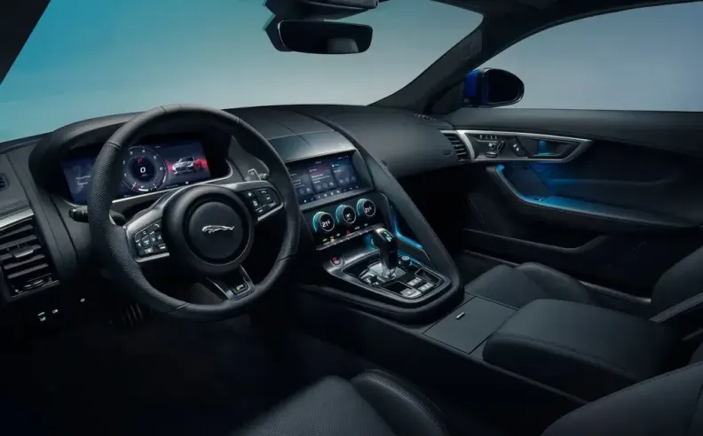 التصميم الداخلي لجاكوار F-Type كوبيه 2023
