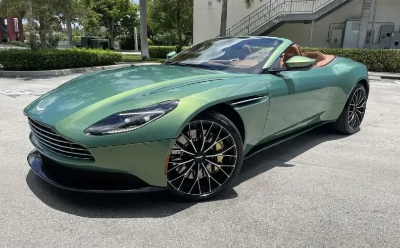 أستون مارتن دي بي 11