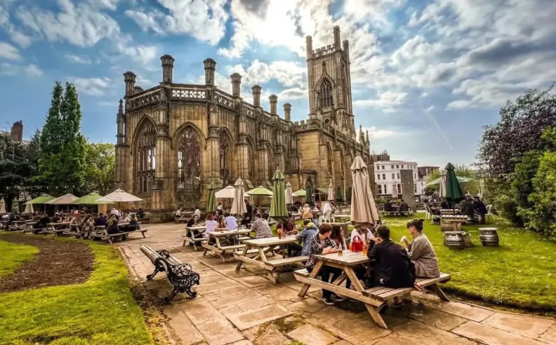 القلاع والقصور الفريدة.. خطوة واحدة تفصلكم عن الجمال الخالد والتراث النفيس