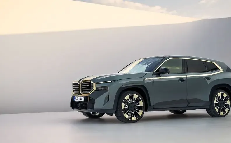 الابتكار والفخامة في بي ام دبليو XM 2024