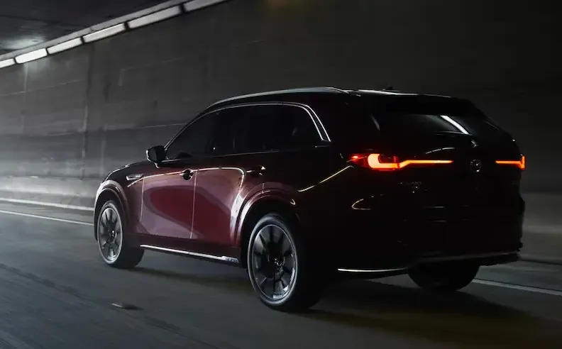تصميم مازدا CX90 2024: الفخامة تلتقي بالقوة