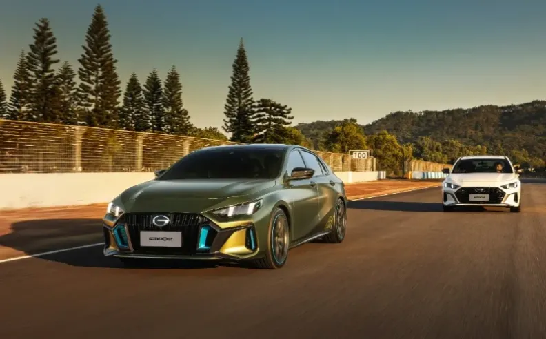 سيارات السيدان عند الجميح للسيارات