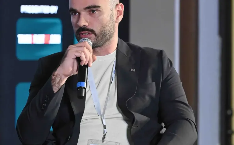 تحويل الأساطيل نحو المستقبل: بريجستون ترسم طريق الابتكار والاستدامة