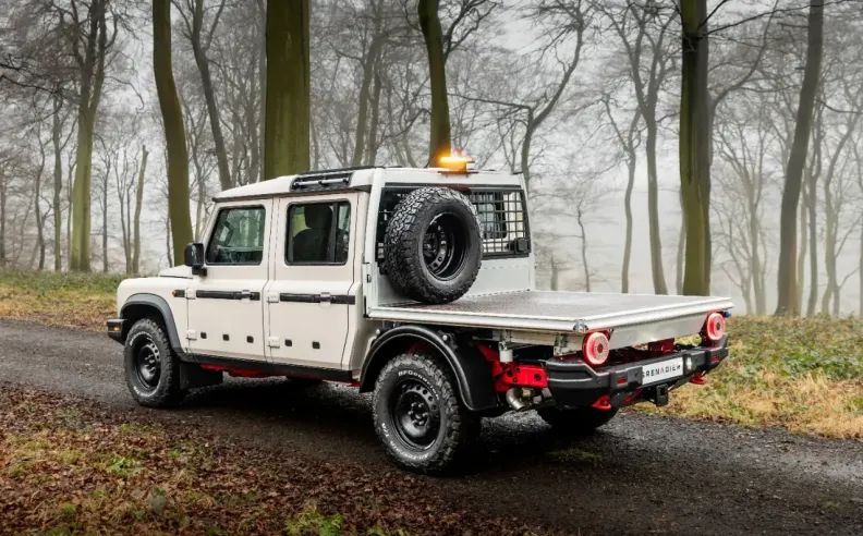 توليفة فريدة من الأداء والتنوع مع Grenadier Chassis Cab