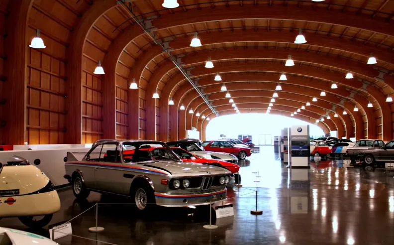 عجائب عالم السيارات في متحف لوماي: رحلة في قلب التاريخ الأمريكي