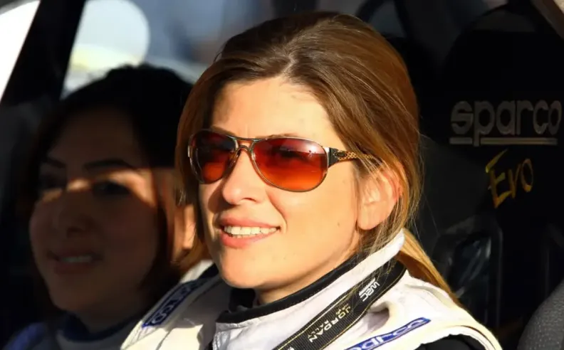 عبر الصحاري والتلال: تأثير نانسي المجالي على رياضة السيارات للنساء