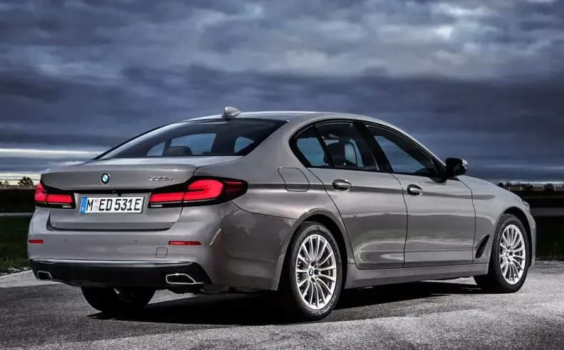 مميزات تصميم سيارة بي ام دبليو الفئة الخامسة 2024