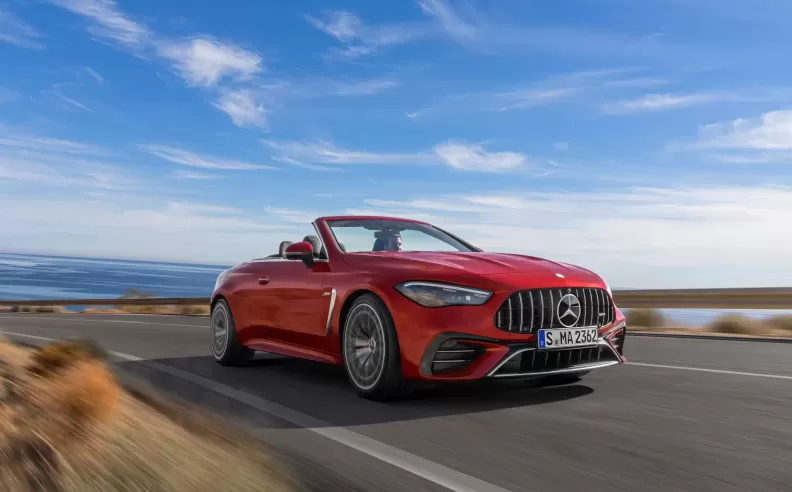 In-line six-cylinder engine with integrated starter generator and additional electric compressor