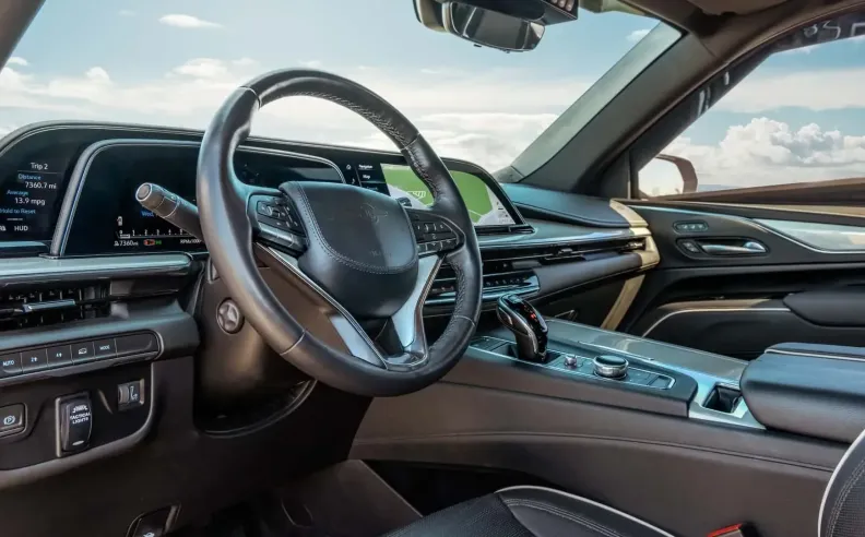 ميزات عسكرية متعددة