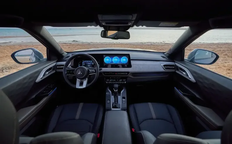 مقصورة يَغلُب عليها الطابع التقني مصمّمة خصيصًا للسائقين العصريين.