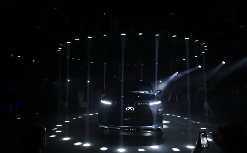 إنفينيتي QX80 الجديدة كلياً تخطف الأنظار