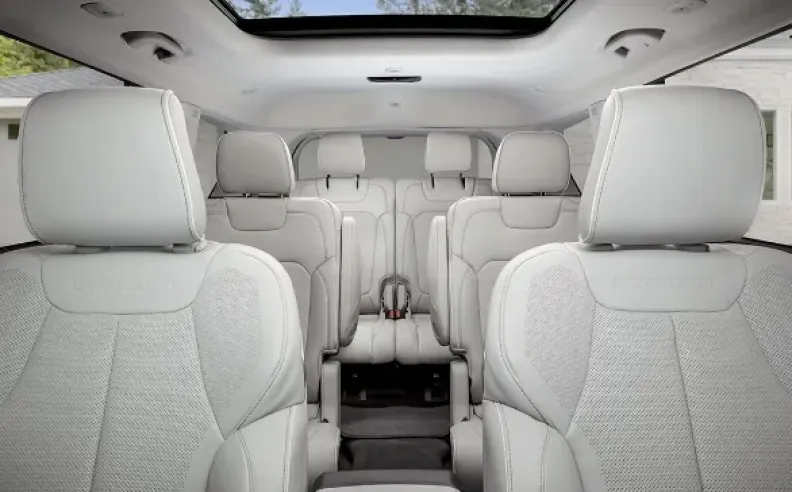 جراند شيروكي 3 صفوف من المقاعد 