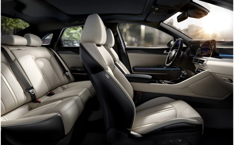 تجهيزات كيا K5 موديل 2023 فئة نص فل