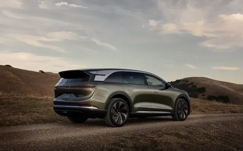 إصدارات وخيارات سيارة لوسيد جرافيتي